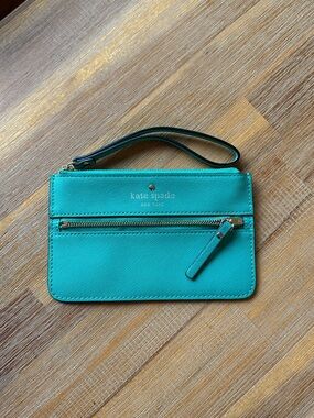 Kate Spade Bee Milkas Pond Wristlet in Blue Hydrangea